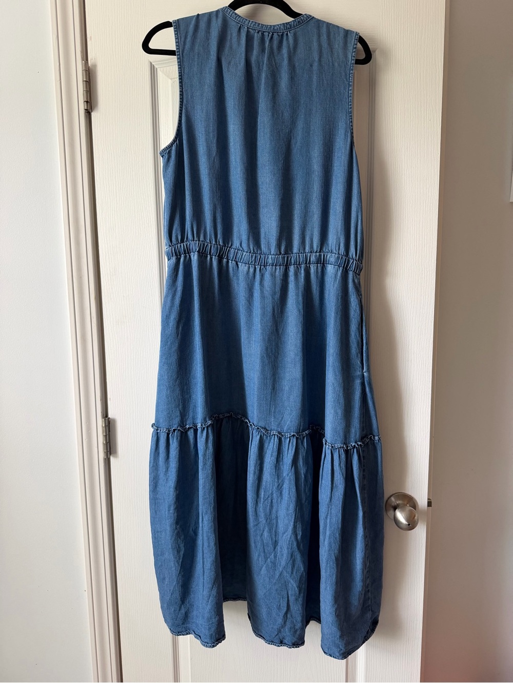 Lands' End Chambray Denim Midi Dress Blue V Neck Sleeveless Tiered Large - Picture 2 of 2